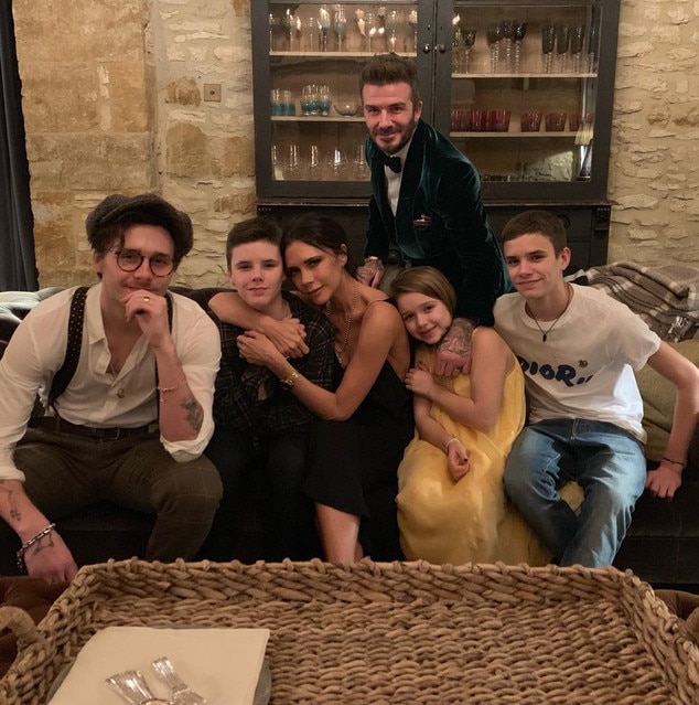 Victoria Beckham comparte lo que es "halagador" de las novias de sus hijos