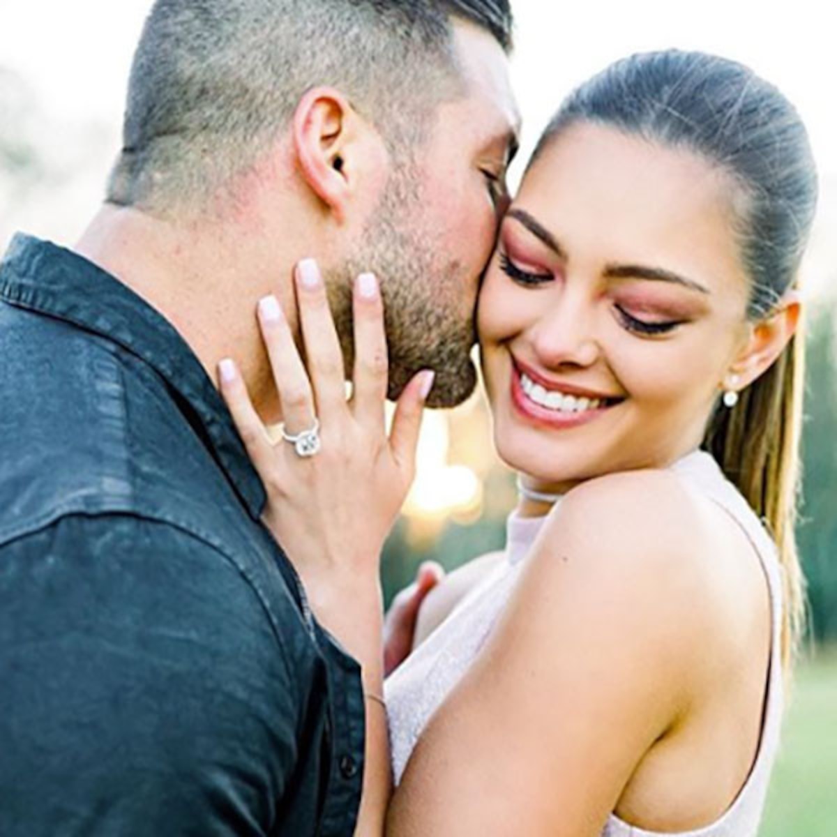 when did Tim Tebow get engaged? এর ছবির ফলাফল