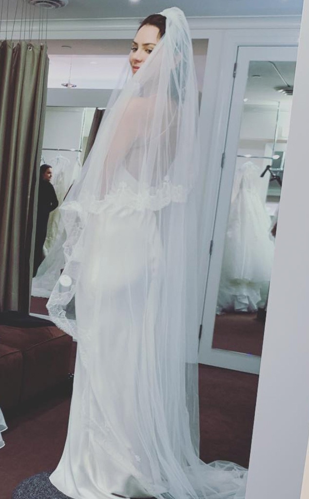 Katharine Mcphee Tries On Wedding Dresses And Is A Beautiful Bride E News