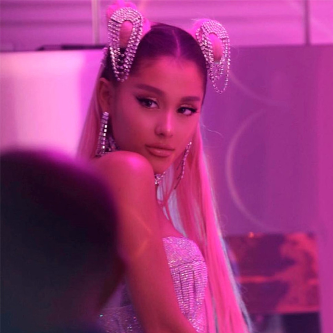 Drink water Vertrouwen Luchtvaart 5 Can't-Miss Details From Ariana Grande's ''7 Rings'' Music Video - E!  Online