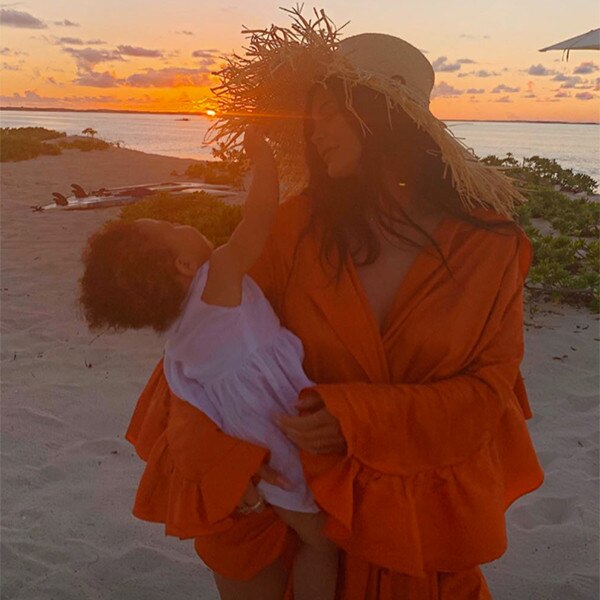 Kylie Jenner Lance Le Premier Anniversaire De Stormi Webster Avec Une Escapade A La Plage Sur Kardashians