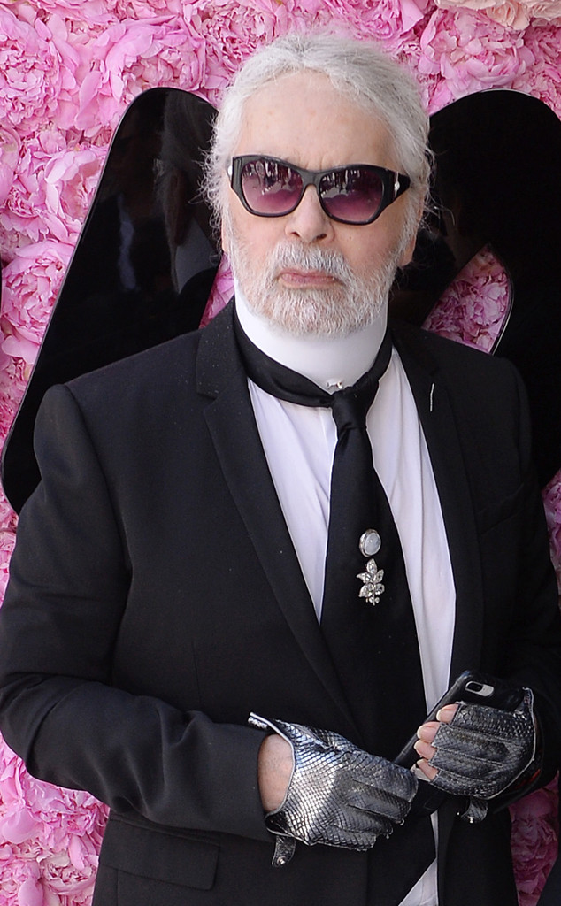 Tilstand monarki kompression Why Karl Lagerfeld Was Missing From Chanel's Fashion Show - E! Online