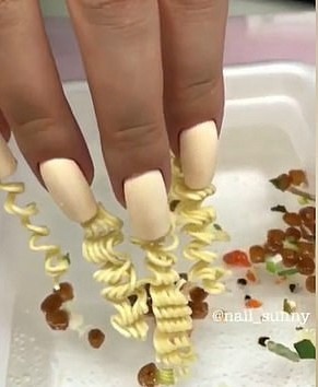 Unhas de Miojo