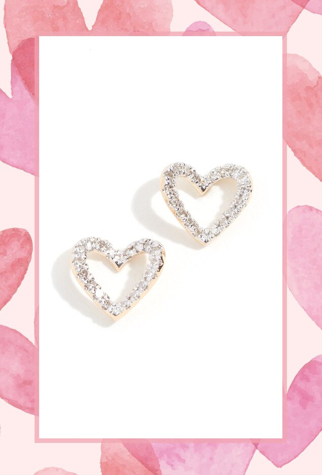 E-comm: Valentines Day Gifts Based on How Long You've Been Dating