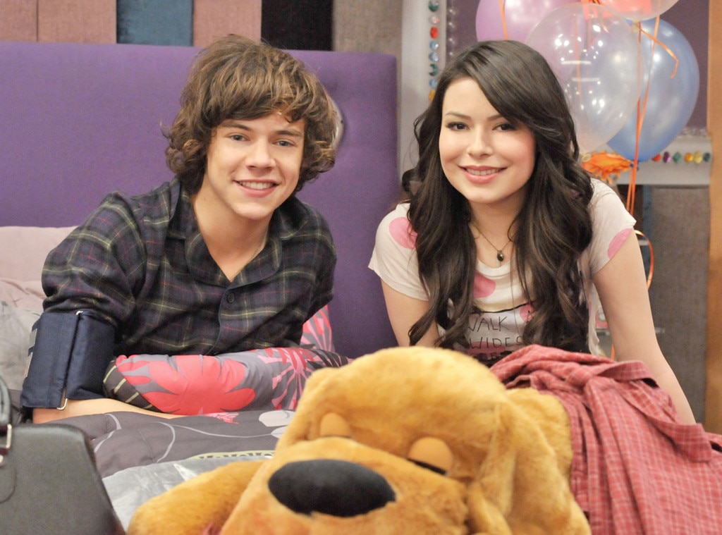 One Direction Icarly Harry Kiss. 