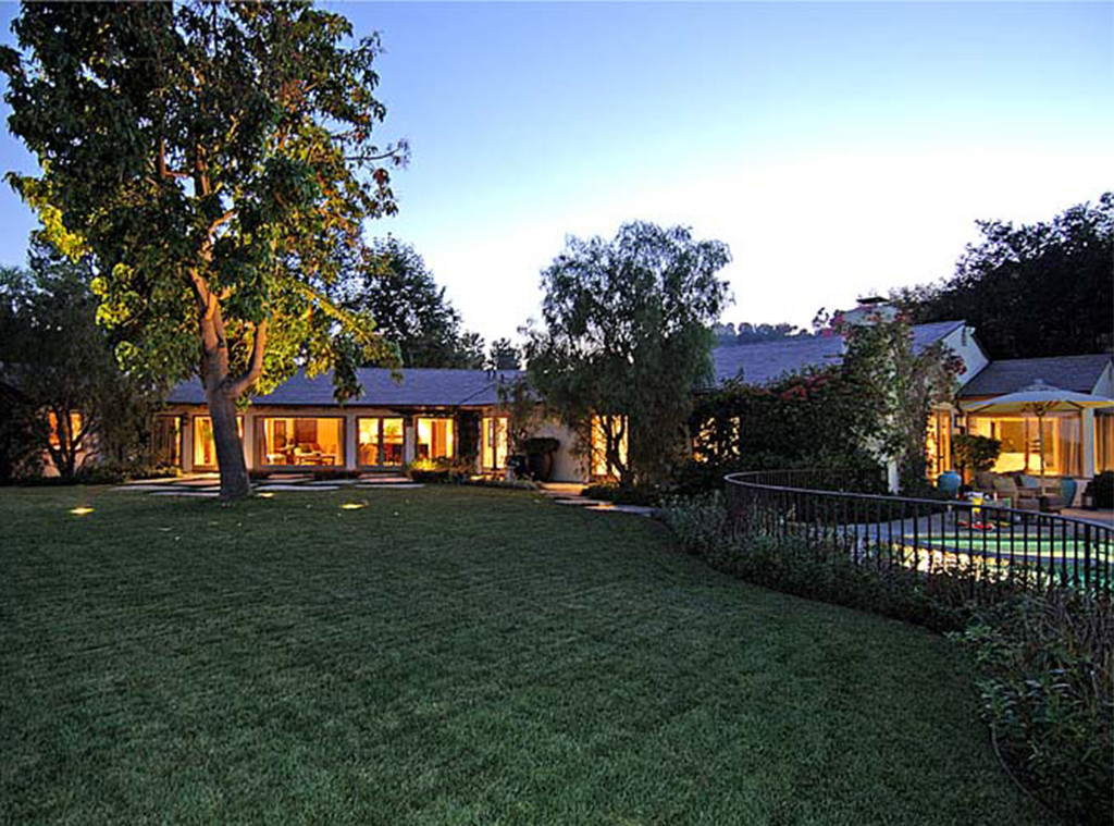 Adam Levine Buys Ben Affleck & Garner's House for Million - E! Online