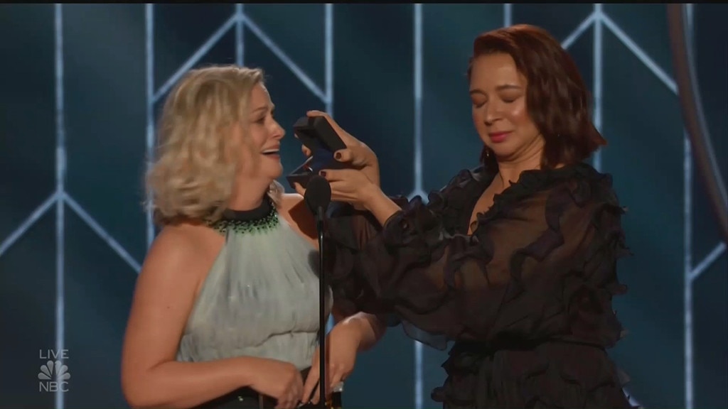 Amy Poehler and Maya Rudolph Stage Fake Proposal at 2019 Golden Globes