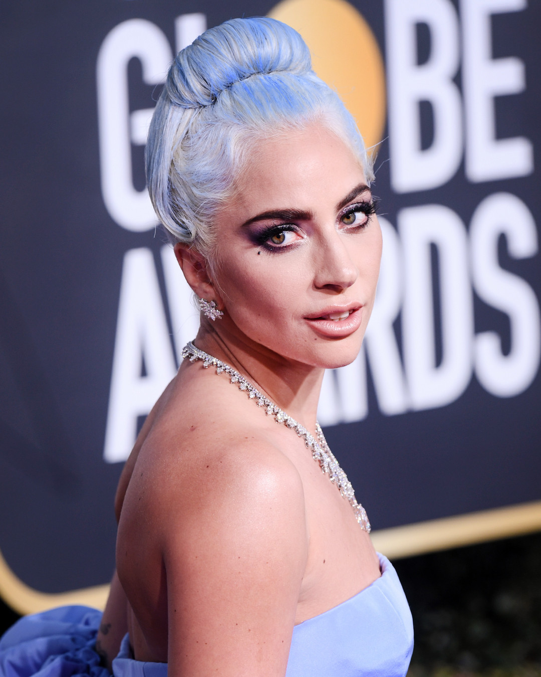 ESC: Golden Globes Beauty, Lady Gaga