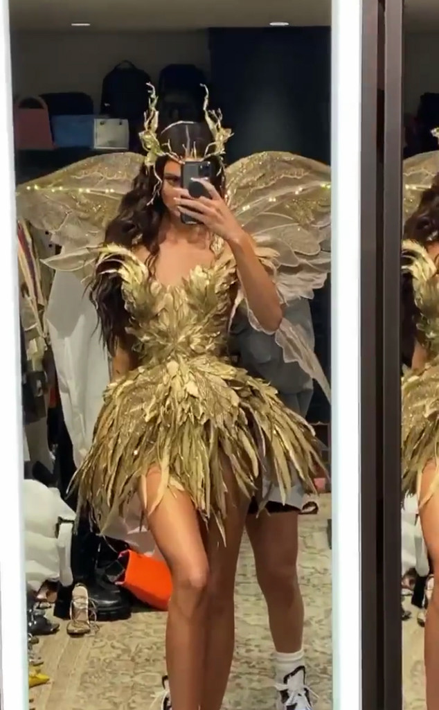 Kendall Jenner From Kardashian Jenners Celebrate Halloween 2019 E News