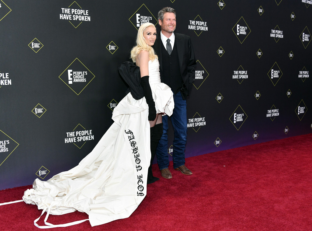 Gwen Stefani Blake Shelton Look So In Love At The 2019 Pcas E Online