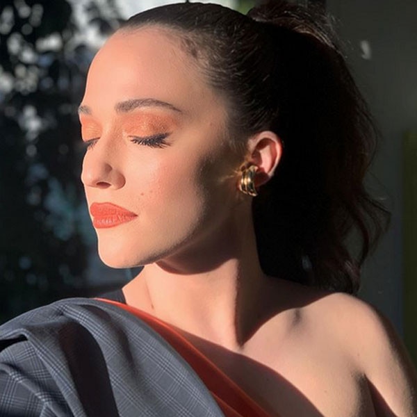 Kat Dennings from 2019 People's Choice Awards: Instagrams & Twitpics ...