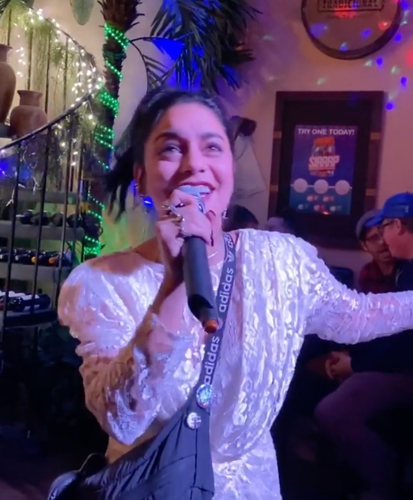 Vanessa Hudgens, Karaoke, Instagram