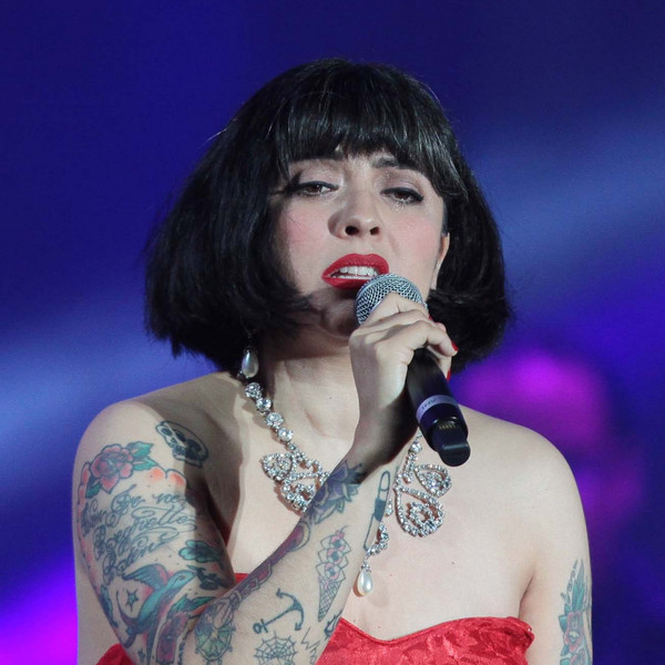 Mon Laferte Hizo Un Topless En Los Latin Grammys Para Protestar Por La Crisis En Chile E News 