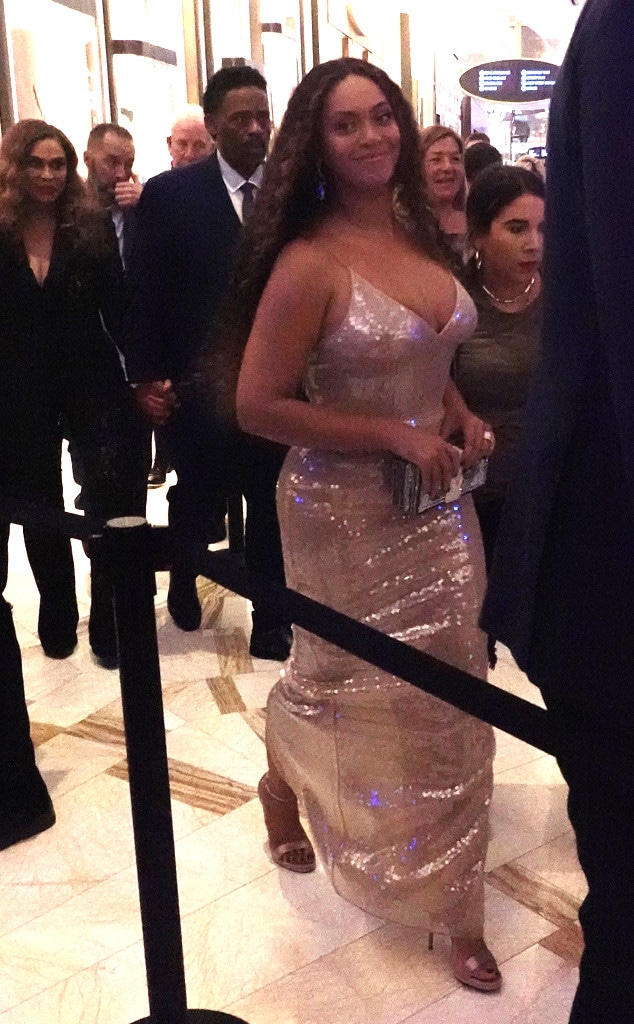 Beyonc Steals the Show in Glittering Dress Before Gala Beyonc Steals the Show in Glittering Dress Before Gala