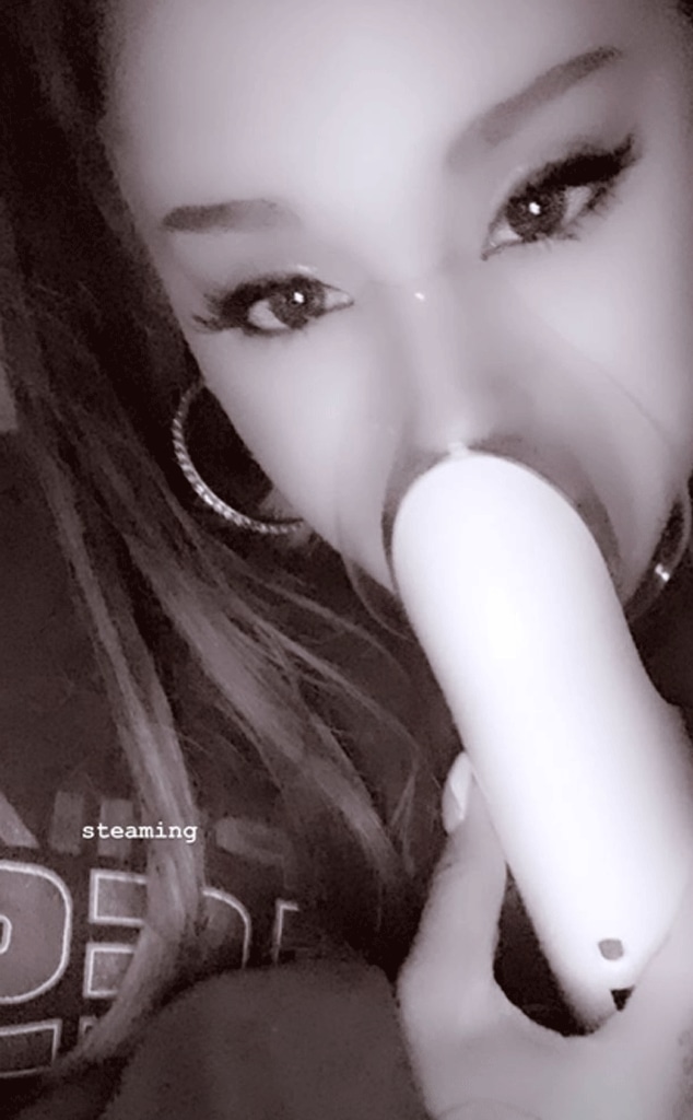 Ariana Grande, Instagram Stories, Sick