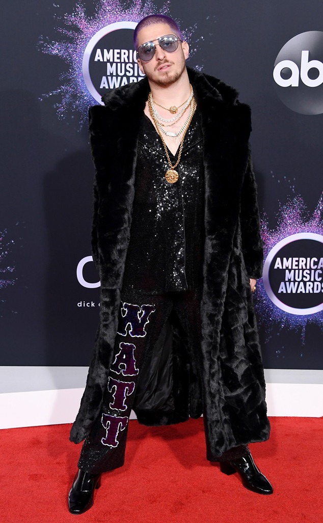 WATT, 2019 American Music Awards, Red Carpet Fashion