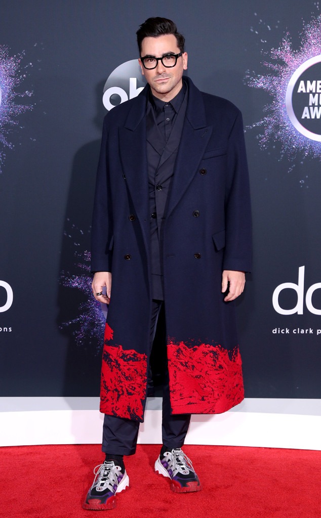 Daniel Levy, 2019 American Music Awards, Red Carpet Fashion