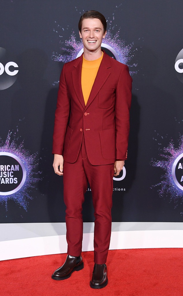 Patrick Schwarzenegger, 2019 American Music Awards, Red Carpet Fashion