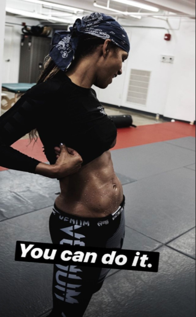 Halle Berry Reveals How She Finally Achieved Six Pack Abs E Online Ca