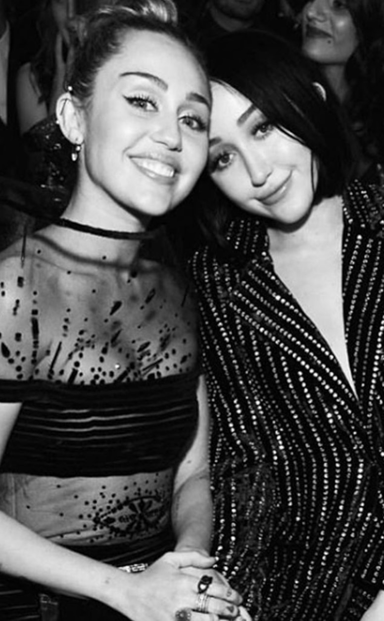 Miley Cyrus, Instagram, Grammys