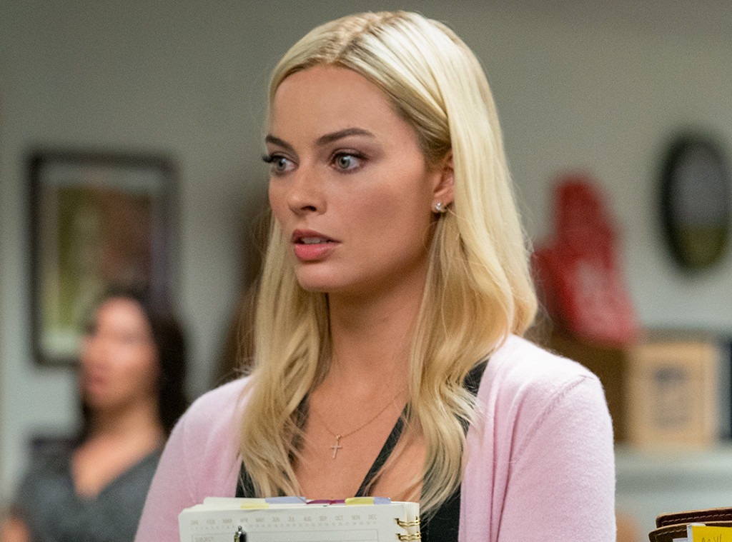 How Margot Robbies Bombshell Performance Included Elle Woods E News