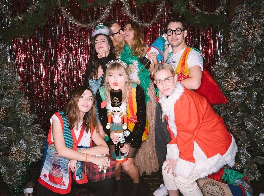 Inside Taylor Swifts 30th Birthday Party With Her Squad E