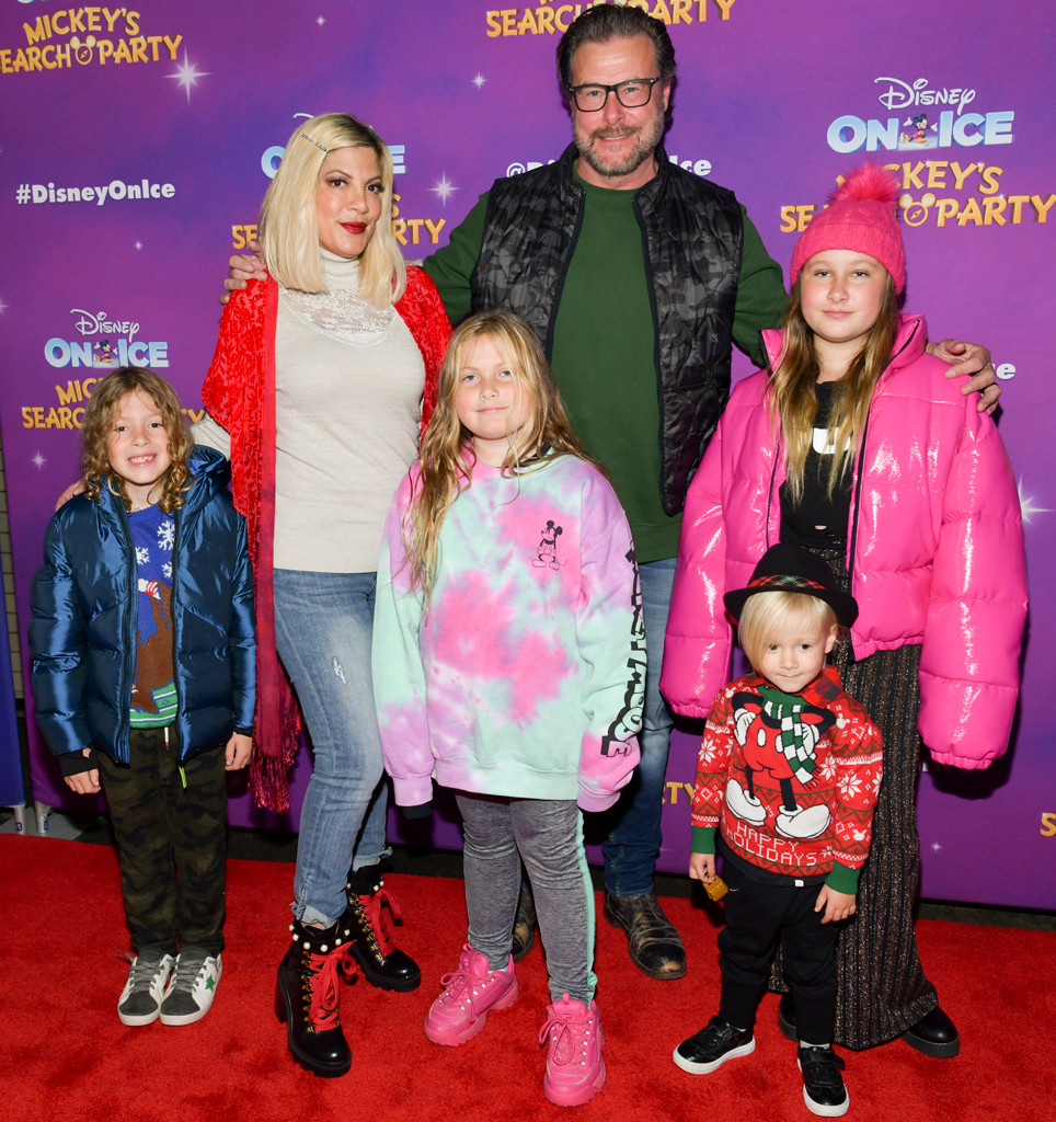 Disney On Ice, Tori Spelling, Dean McDermott, Finn, Hattie, Beau, Stella