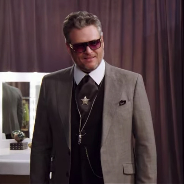 Does Blake Shelton Design Gwen Stefani S The Voice Outfits E Online