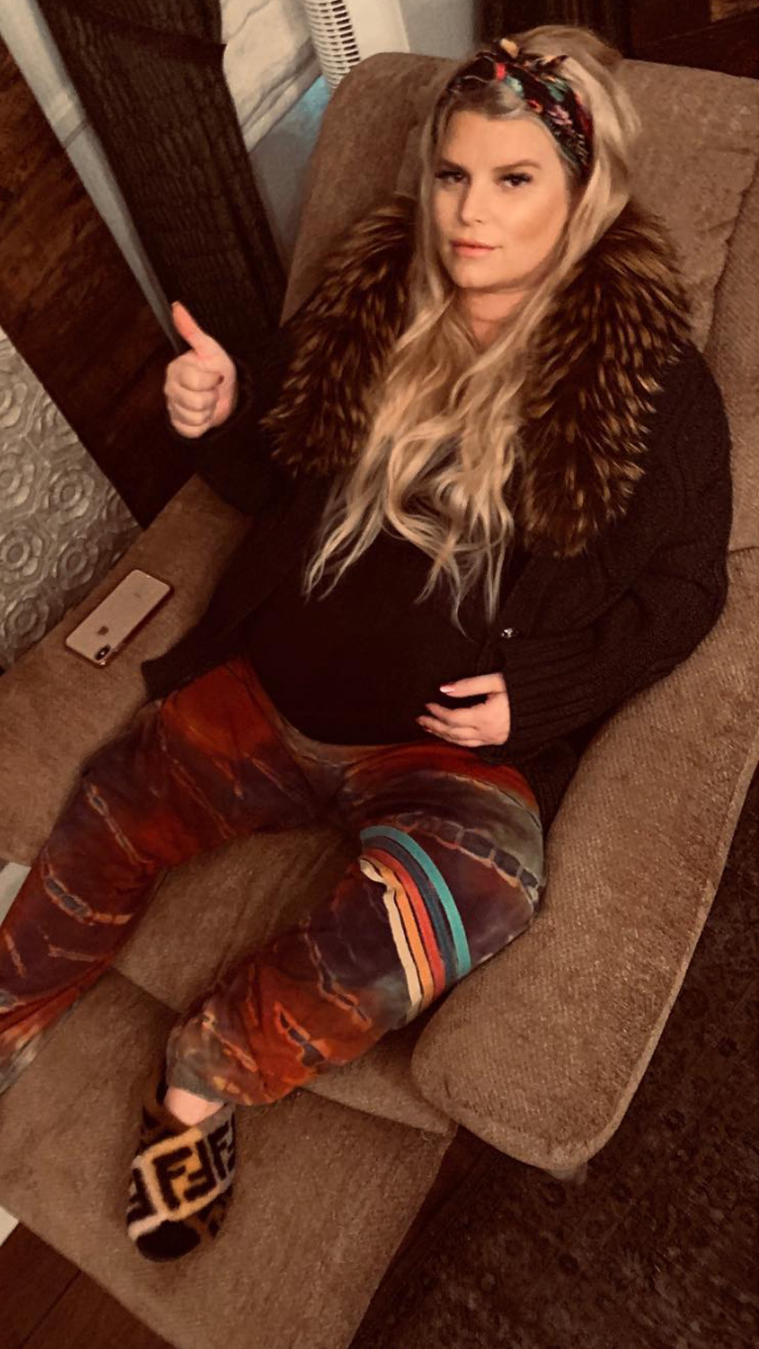 No Maternity Leather For Jessica! Simpson Shows Off Her Baby Bump