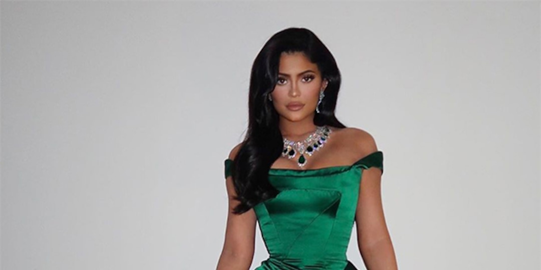 Kylie Jenner & Stormi Twin in Emerald at Kardashian X-Mas Party Kylie Jenner & Stormi Twin in Emerald at Kardashian X-Mas Party
