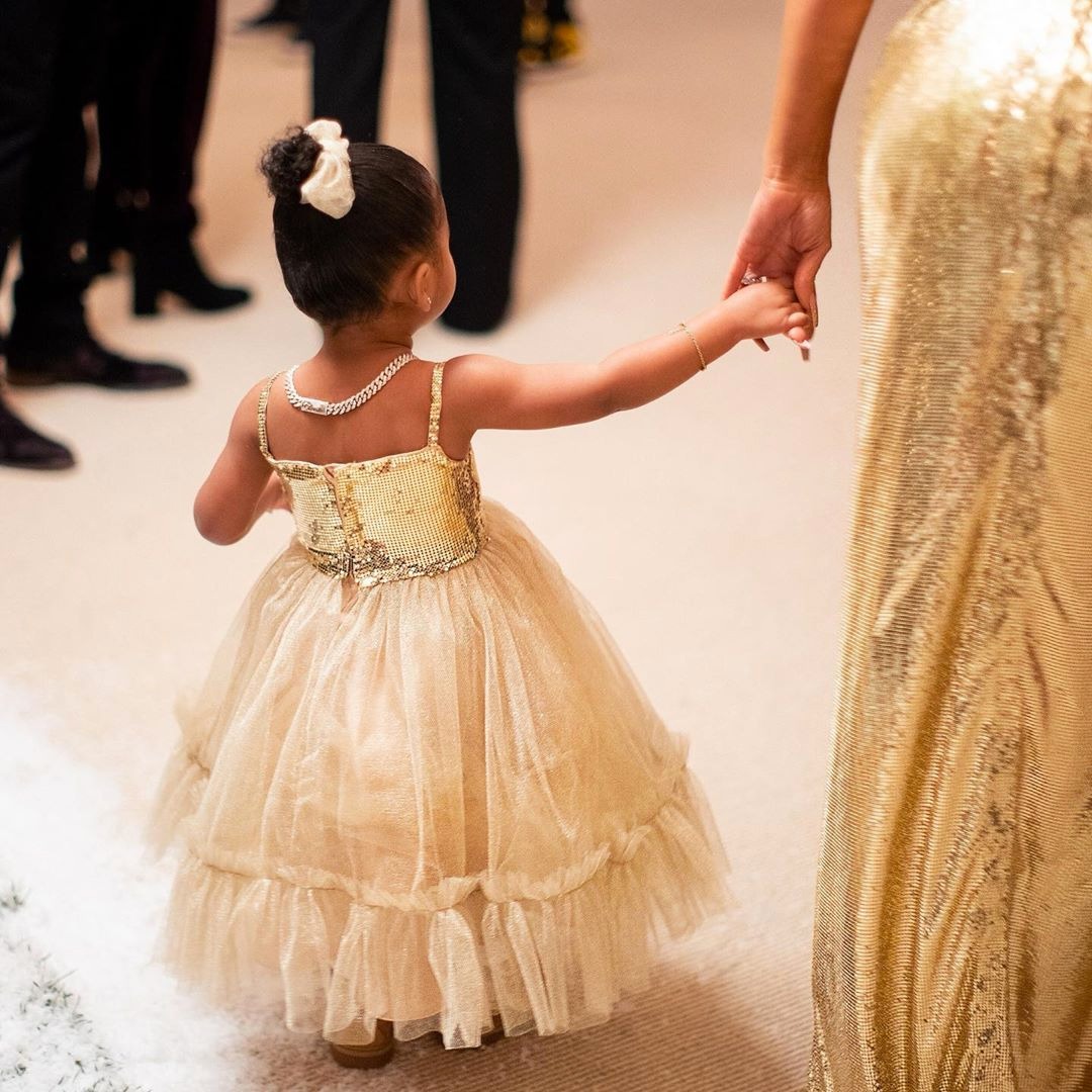 Kylie Jenner & Stormi Twin in Emerald at Kardashian X-Mas ...