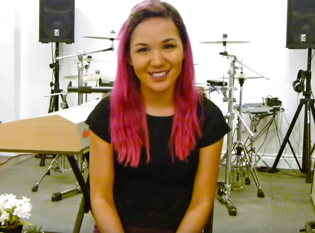 Canadian Singer Kelly Fraser Dead at 26 - E! Online