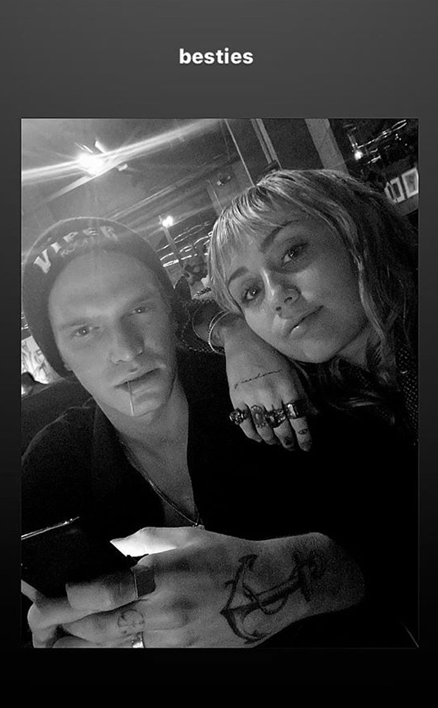 Miley Cyrus, Cody Simpson, Instagram Miley Cyrus, Cody Simpson, Instagram
