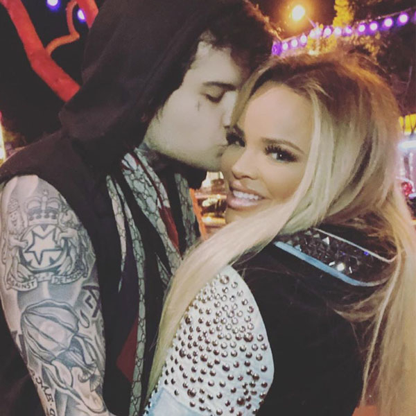 Youtubes Trisha Paytas Makes Out With Jaclyn Hills Ex Husband E News 