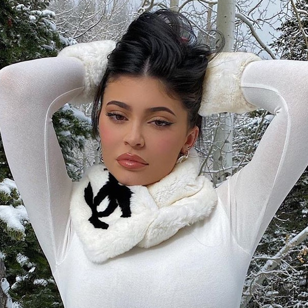 Kylie Jenner Makes Temperatures Rise In Winter Wonderland Themed Pics E News Uk 