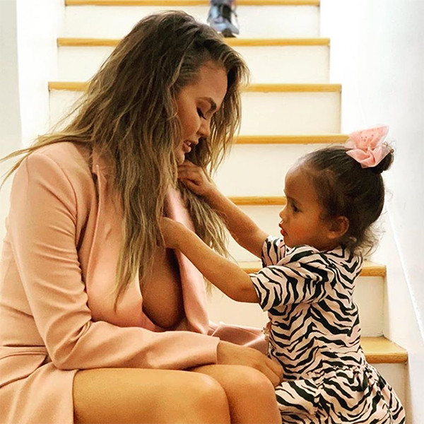 Chrissy Teigen Criticized For Baring Cleavage In Front Of Daughter E Online