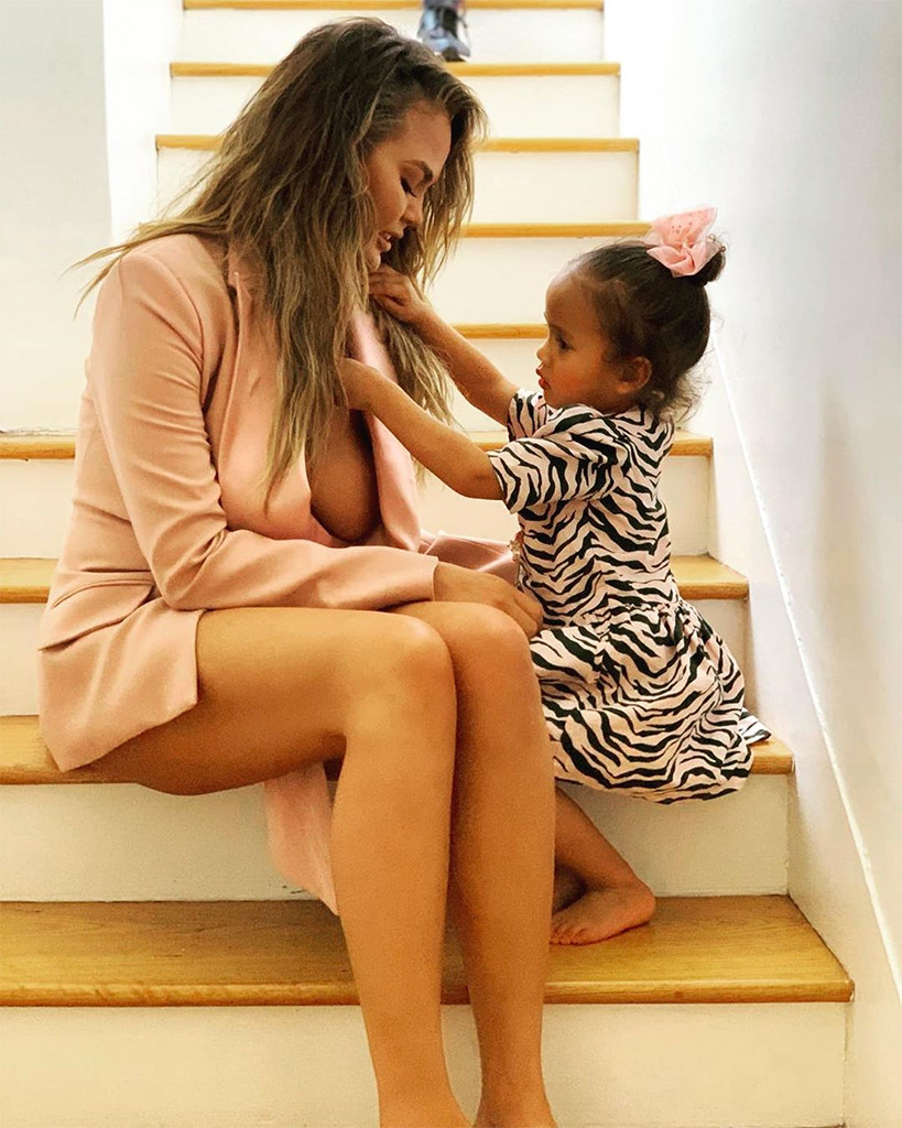Chrissy Teigen Criticized For Baring Cleavage In Front Of Daughter E Online