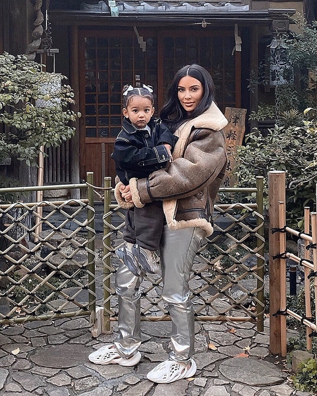 Kim Kardashian Says Chicago Fell Out Of High Chair Needed Stitches E Online