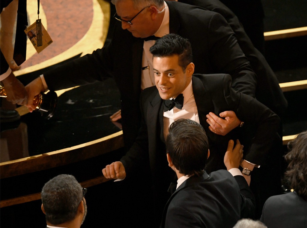 Rami Malek terjatuh di panggung Piala Oscar 2019