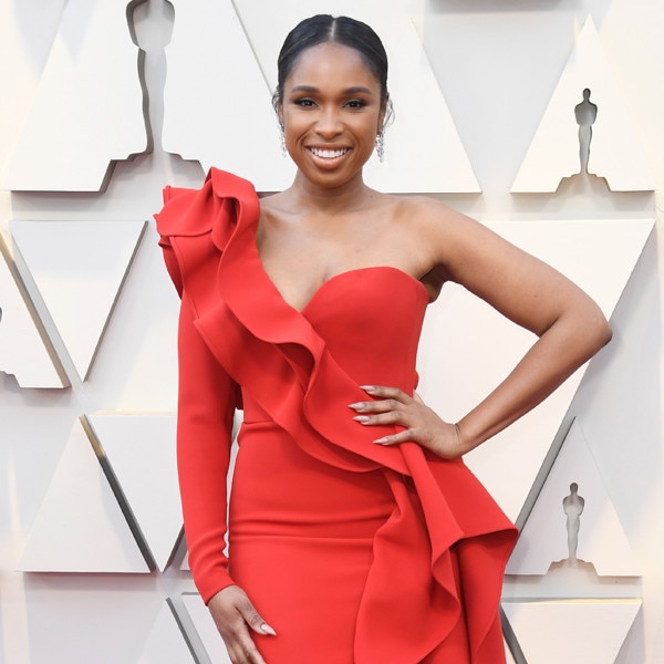 Jennifer Hudson Wears Fiery Red Dress at the 2019 Oscars