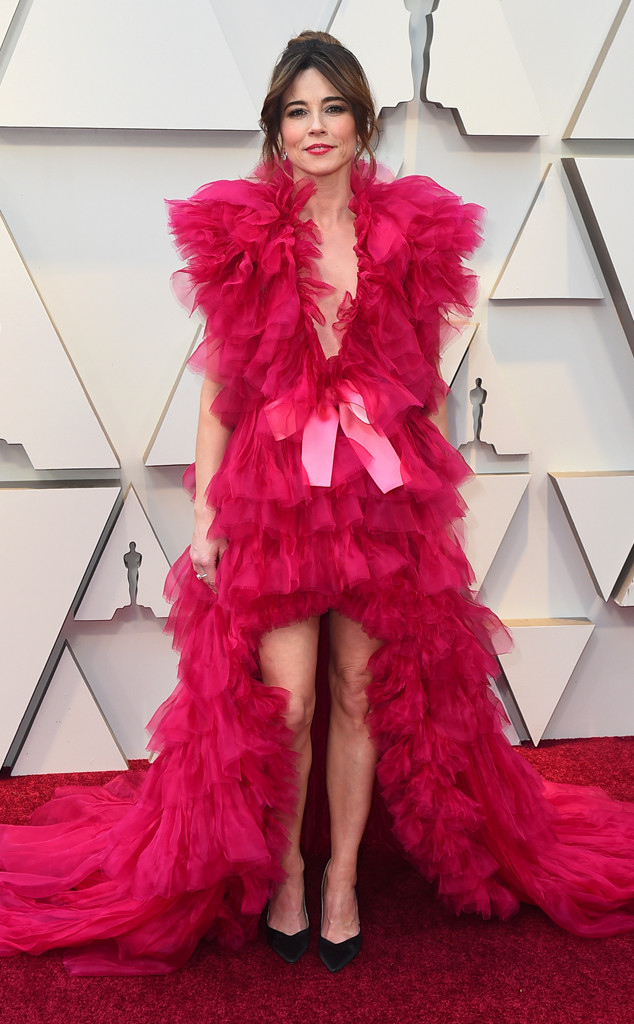 Linda Cardellini from 2019 Oscars Red Carpet Fashion | E! News