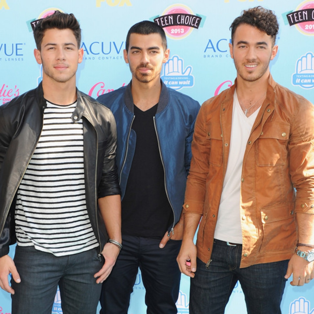 all signs jonas brothers were headed a reunion all signs jonas brothers were headed a reunion