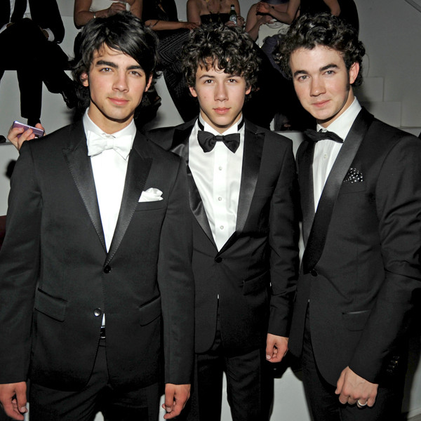 Jonas brothers песни. Джонас бразерс. Братья Джонас. Братья Джонас молодые. Группа Jonas brothers молодые.