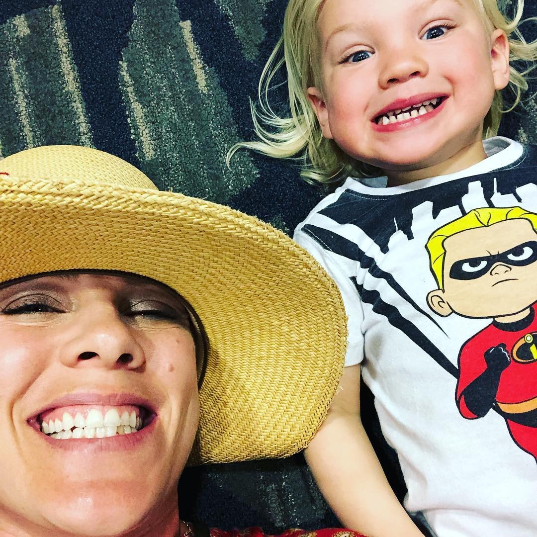 Pink diz que a filha Willow ser uma criança do teatro é o “sonho final”