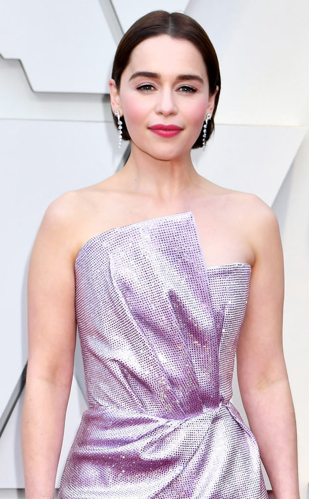 Emilia Clarke revela brigas por cenas de nudez em Game of 