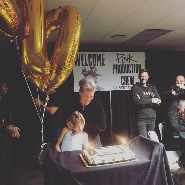 Pink, Willow, Instagram