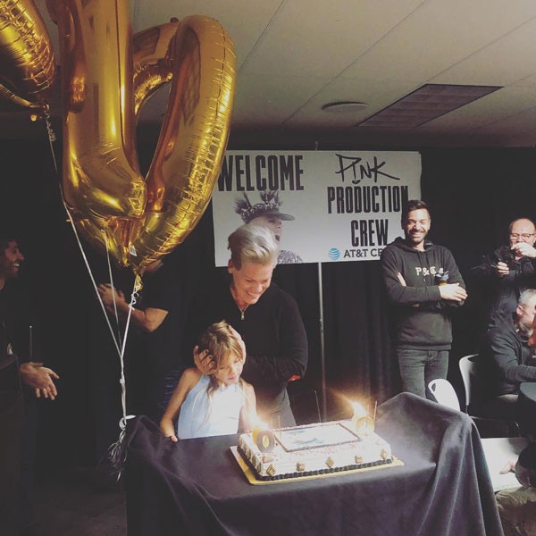 Pink, Willow, Instagram