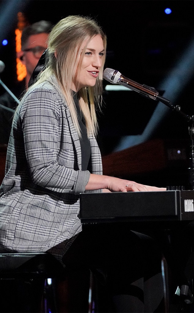 Ashley Hess from American Idol's Top 20 E! News