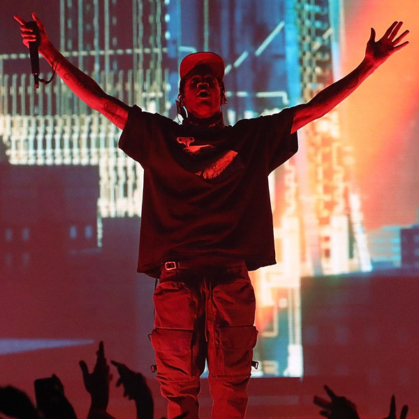 Travis Scott Returns to the Stage After Denying He Cheated on Kylie - E ...