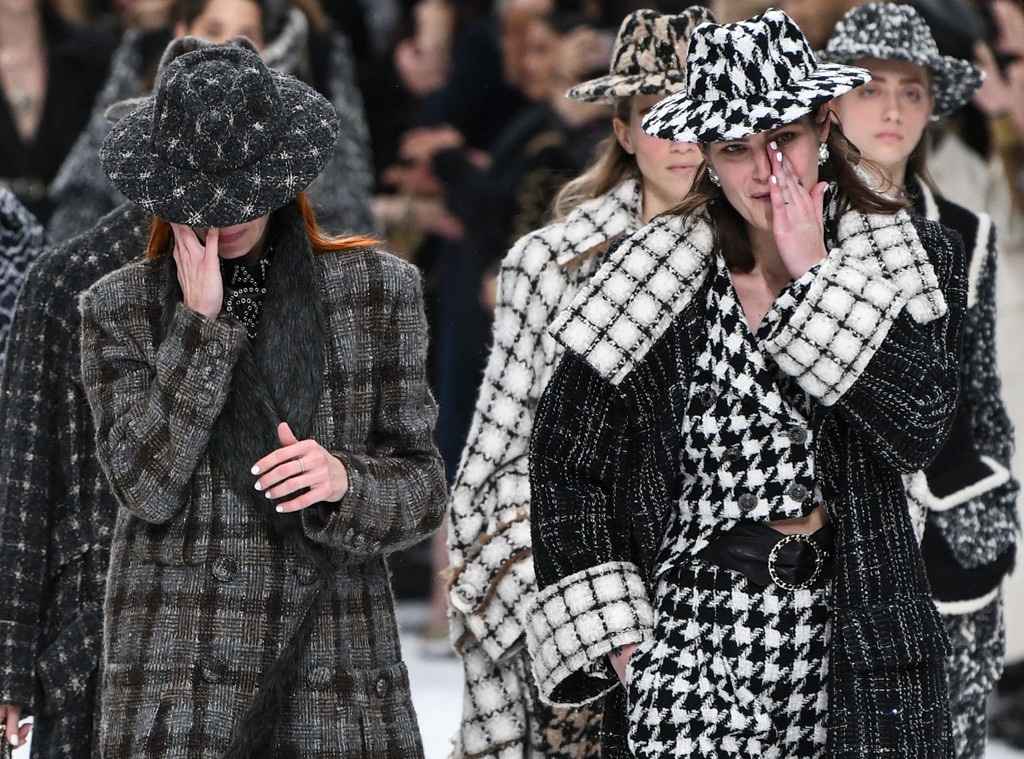 Chanel Show Draws Tears on the Runway After Karl Lagerfeld's Death - E!  Online